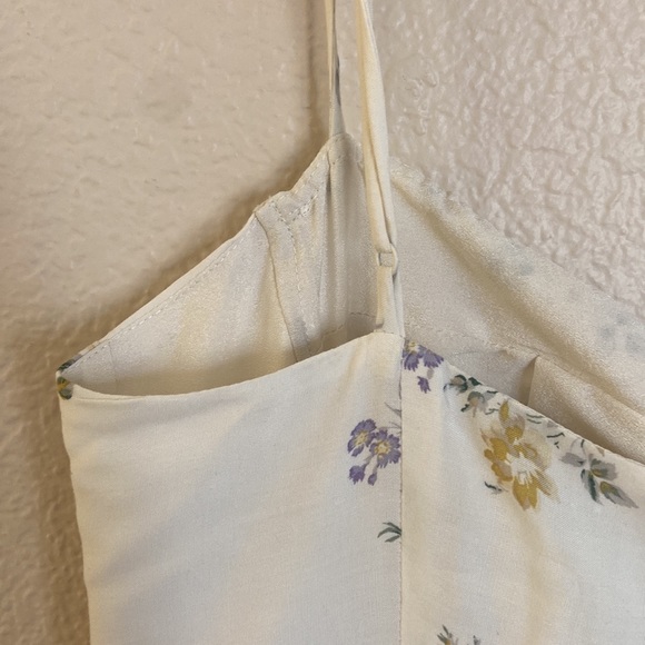 WAYF white floral front tie midi dress - Picture 5 of 8